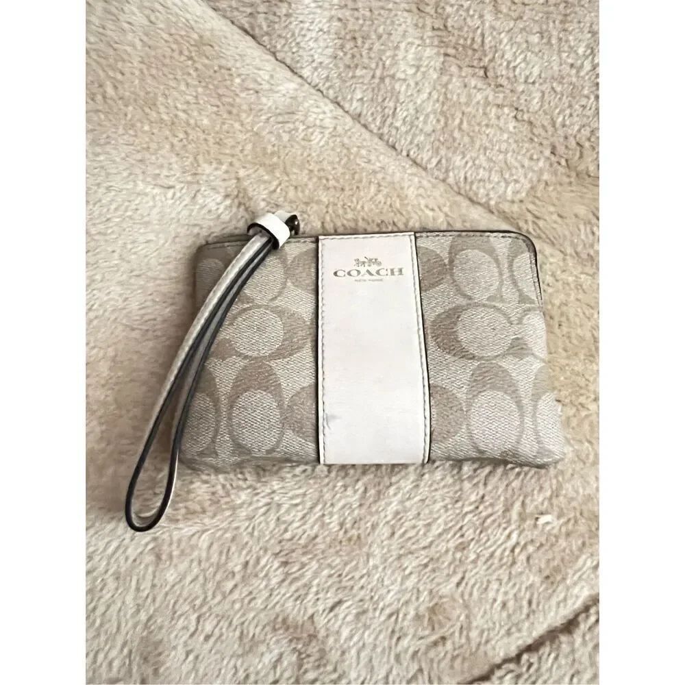 Coach Women's Small Corner Zip Wristlet in Signature Canvas (Sand / Taupe)